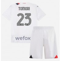 AC Milan Fikayo Tomori #23 Bortatröja Barn 2023-24 Kortärmad (+ Korta byxor)